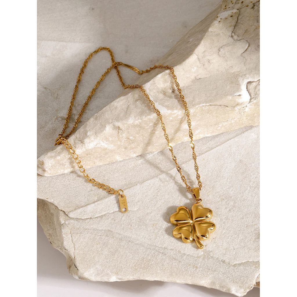 Uworld Lucky Flower Pendant Stainless Steel Gold Color Necklace Rust Proof Waterproof Statement Stylish Jewelry 2024