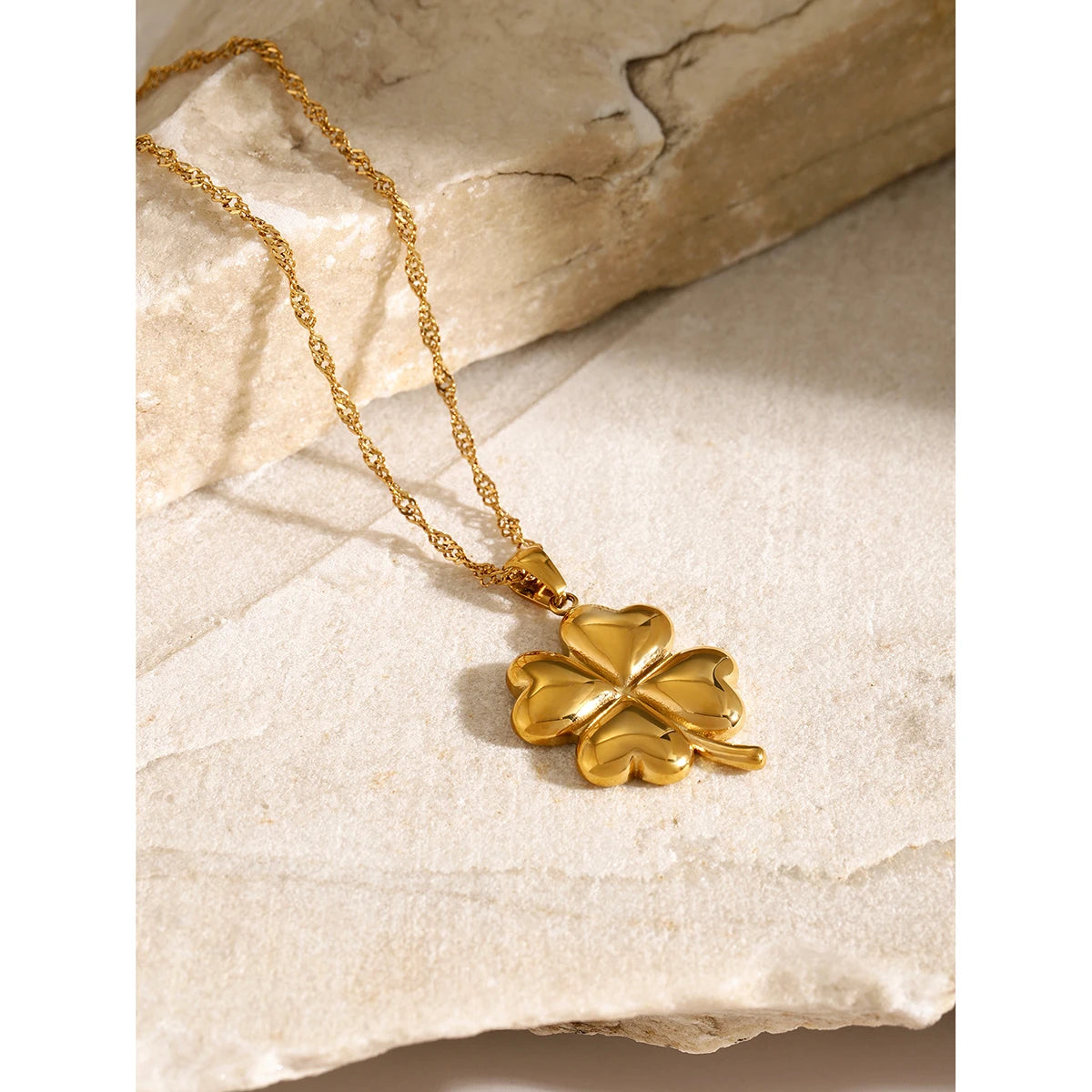 Uworld Lucky Flower Pendant Stainless Steel Gold Color Necklace Rust Proof Waterproof Statement Stylish Jewelry 2024