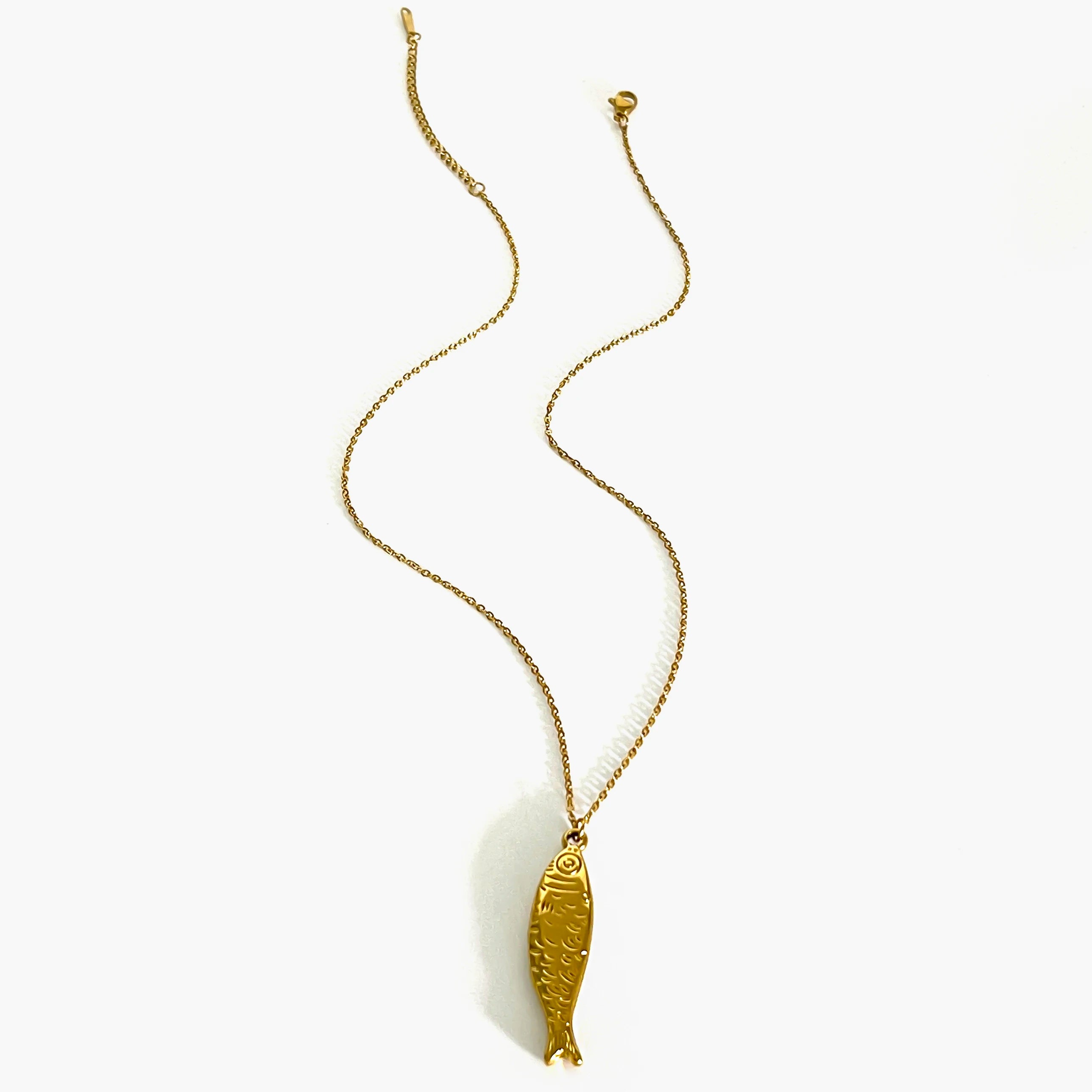 Peri'sbox Boho Colorful Acrylic Beaded Chain for Women 18K Gold Plated Solid Fish Pendant Necklace Waterproof Stackable Jewelry