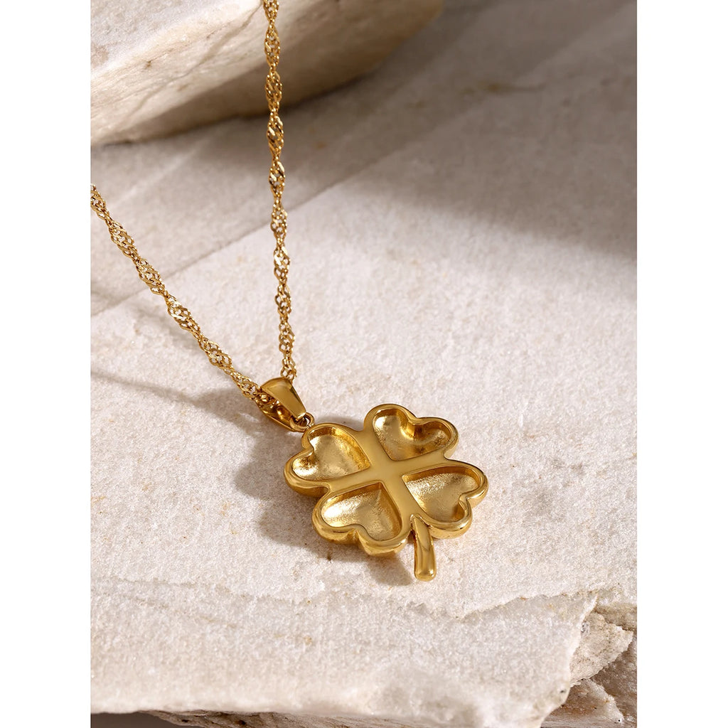Uworld Lucky Flower Pendant Stainless Steel Gold Color Necklace Rust Proof Waterproof Statement Stylish Jewelry 2024