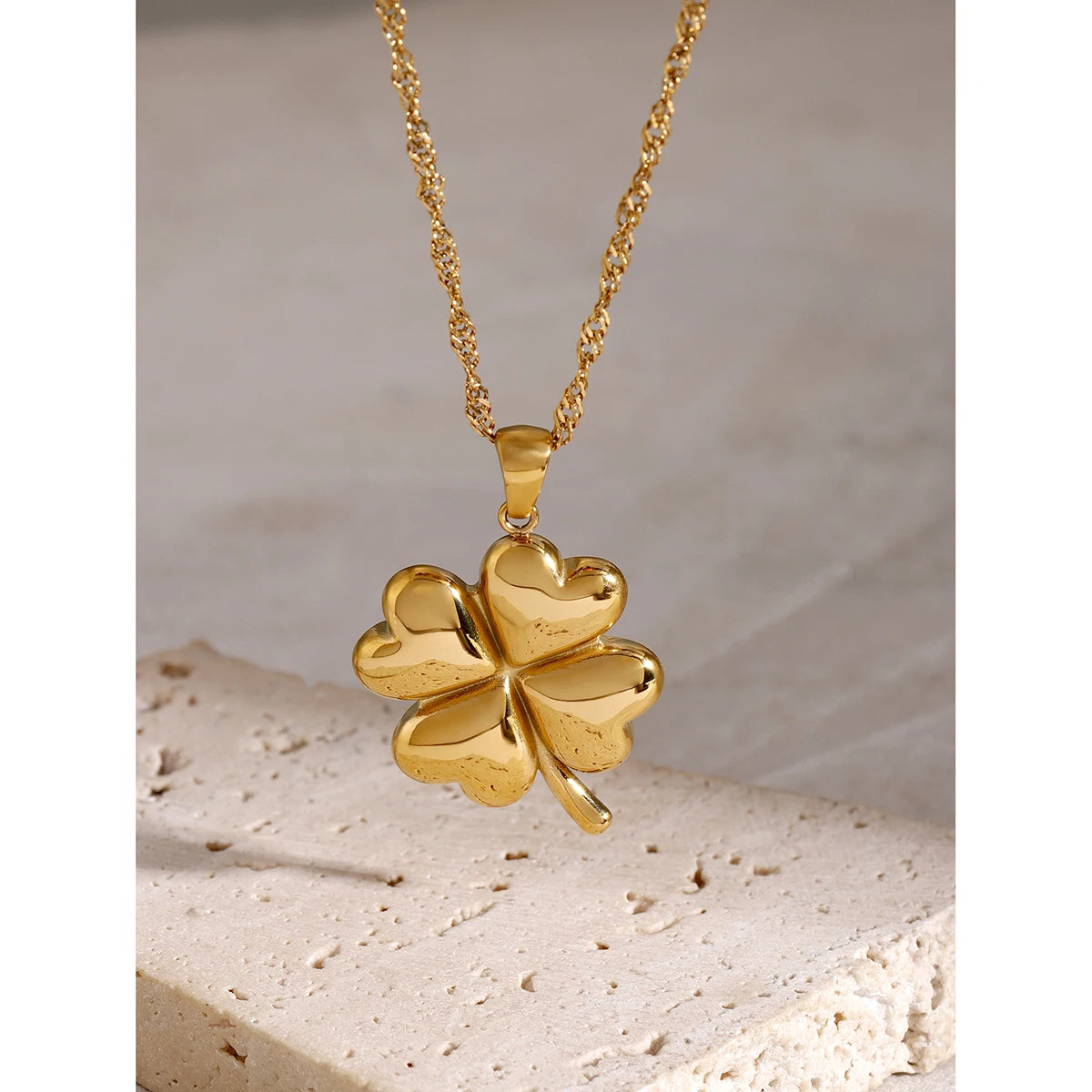 Uworld Lucky Flower Pendant Stainless Steel Gold Color Necklace Rust Proof Waterproof Statement Stylish Jewelry 2024